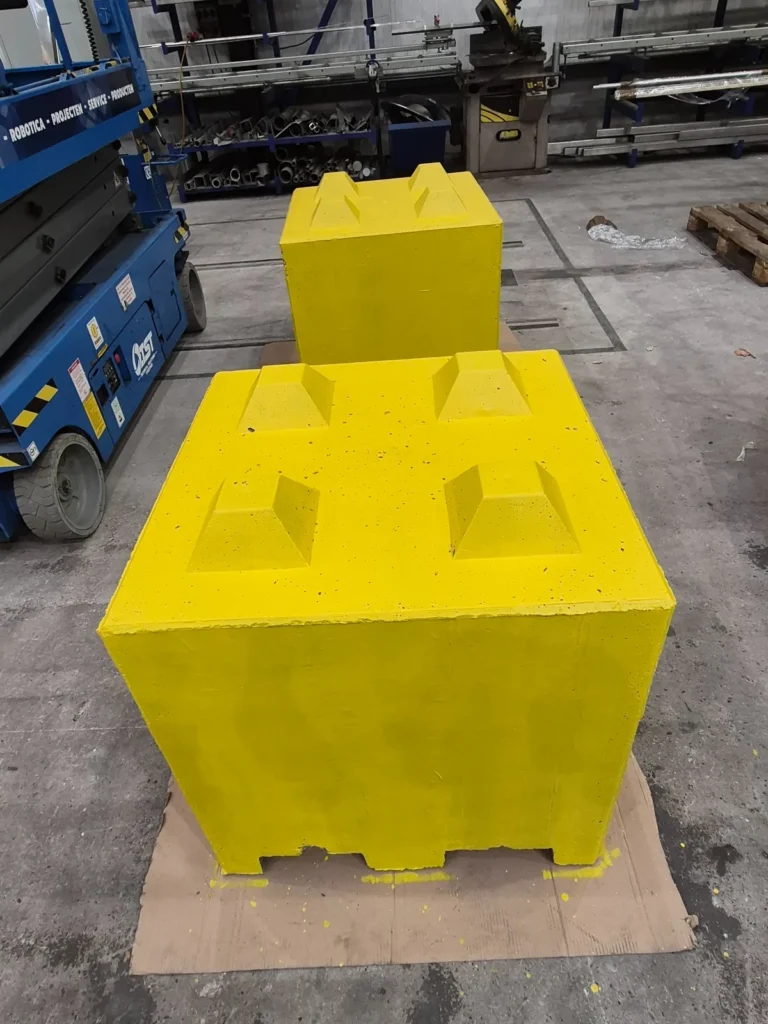 Gele constructieve onderdelen voor de tijdelijke Loading Dock 52 testopstelling