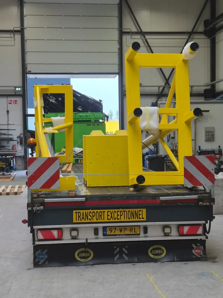 Onderdelen van de Loading Dock 52 testopstelling geladen voor transport